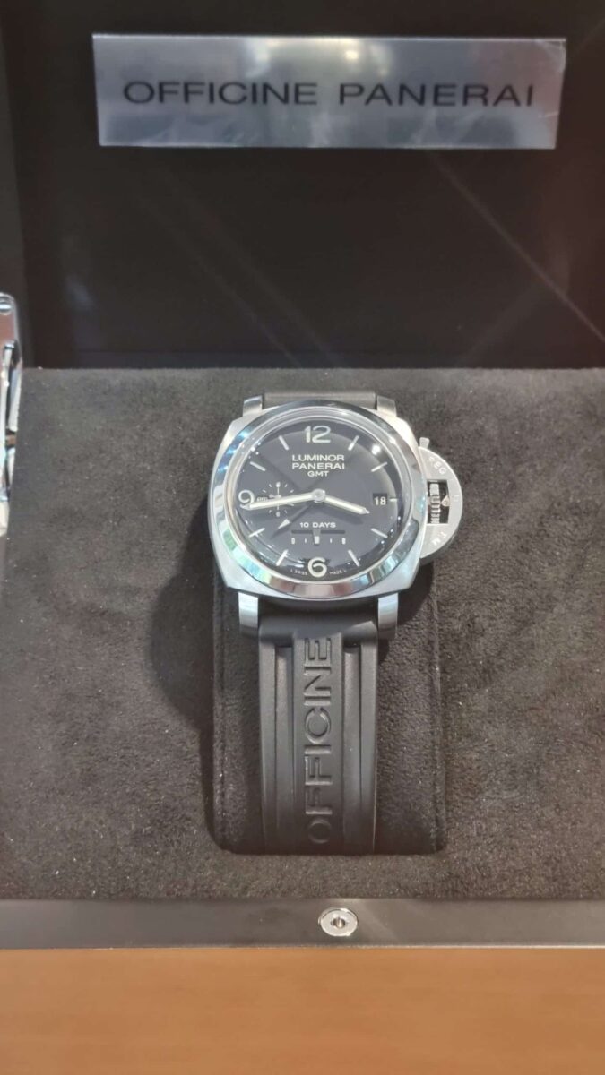 פנראי לומינור 1950 GMT עם עתודת זמן של 10 ימים יד שנייה שנת 2014 דגם.270 שמור עם קופסא וניירות על רצועת גומי