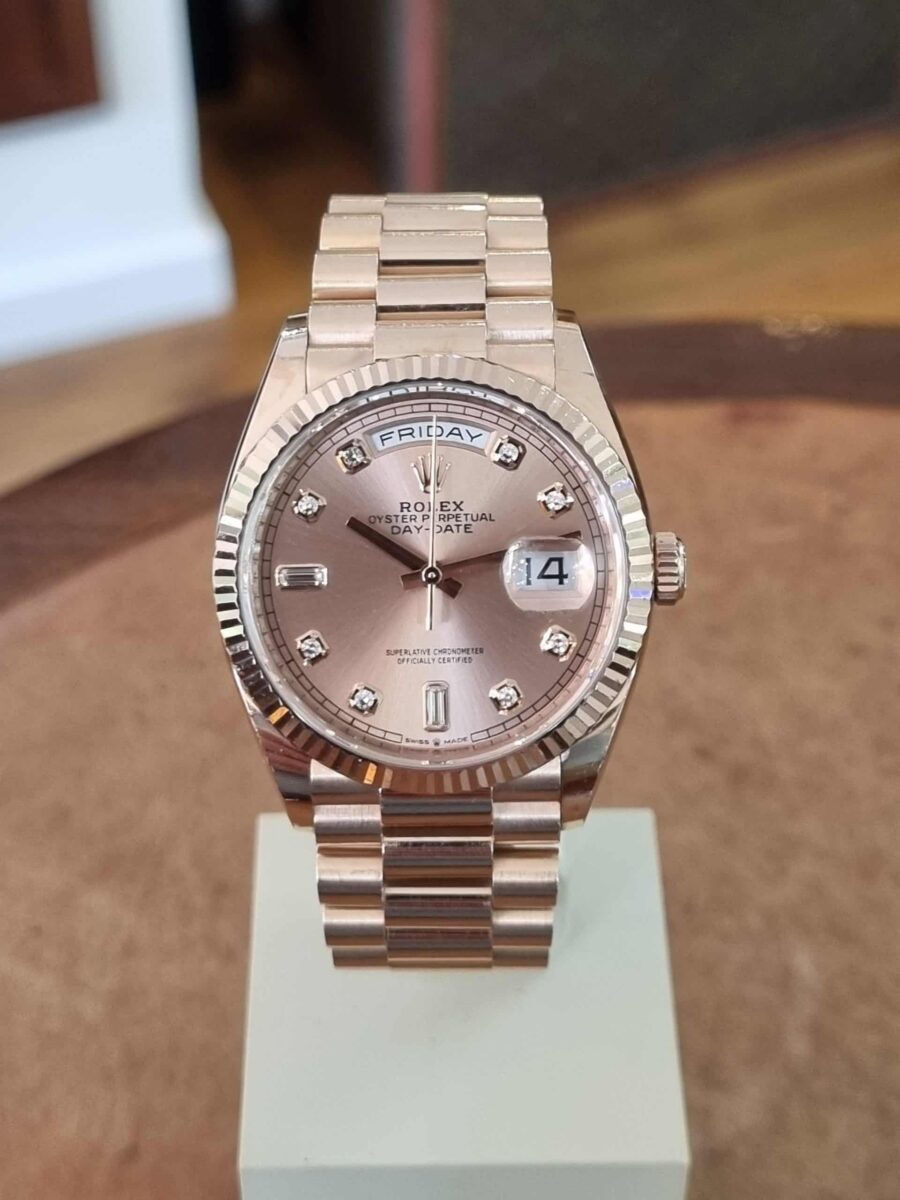 רולקס פרזידנט דיי-דייט 36מ"מ רוז גולד לוח ורוד משובץ יהלומים דגם.128235 יד שנייה שנת 2021